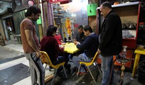 Avec la fin du couvre-feu, les Irakiens savourent la vie nocturne