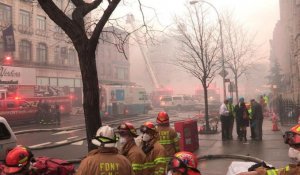 New York: incendie monstre, trois immeubles s'effondrent