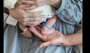 Il pesait 268 grammes à la naissance : le bébé le plus fragile au monde est rentré chez lui