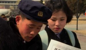 Les Nord-coréens lisent les actualités de Kim au Vietnam