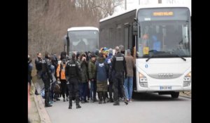 Opération de démantèlement d'un camp de migrants à Calais