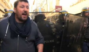 "Gilets jaunes": face-à-face tendu avec la police à Avignon