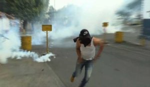 Affrontements à la frontière entres police et Vénézuéliens