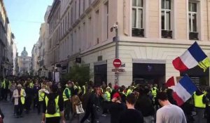 Gilets jaunes : les manifestants descendent la rue Saint-Ferréol à Marseille