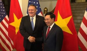 Pompeo rencontre le chef de la diplomatie vietnamienne à Hanoï