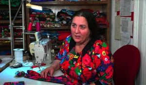 Budapest: une créatrice rom coud pour valoriser sa communauté