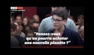 Un collégien interpelle Macron sur la planète lors du grand débat en PACA