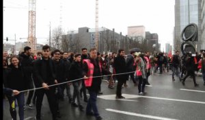 Une vague de milliers de manifestants déferle dans les rues de Bruxelles pour le climat