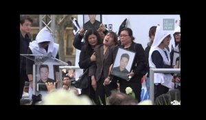 L&#39;extrême émotion des proches de Shaoyo Liu rassemblés place de la République
