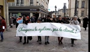 300 personnes marchent pour le climat à Beauvais