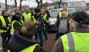 Saint-Lô. Les Gilets jaunes partent au marché de Périers