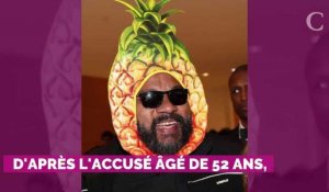 PHOTOS. Dieudonné : quenelles, ananas sur la tête... son arrivée très remarquée ...