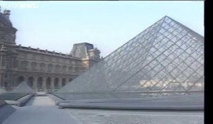 Une illusion d'optique géante pour les 30 ans de la Pyramide du Louvre