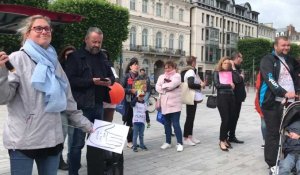 Mobilisation place d'Armes à Douai contre les fermetures de classes