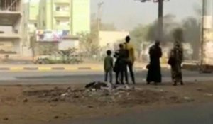 Soudan: des manifestants scandent des slogans contre les militaires