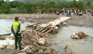 Colombie: la police bloque des migrants clandestins à la frontière vénézuélienne