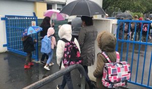 Lorient. « C'est dur pour les enfants comme pour nous », émotion des parents devant l'école Jean-de-la-Fontaine