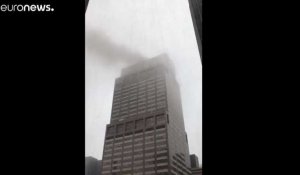 Un hélicoptère s'écrase sur le toit d'un immeuble de New York
