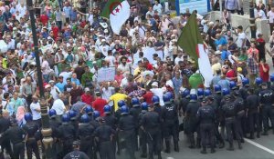 Algérie: les étudiants manifestent pour la 25e semaine, malgré les vacances