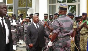 Le président gabonais Bongo à une cérémonie 10 mois après son AVC
