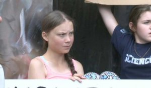 Greta Thunberg participe à une manifestation pour le climat devant l'ONU