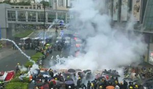Nouvelle manifestation à Hong Kong: la police tire du gaz lacrymogène