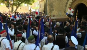 Procession avant les funérailles du maire de Signes (2)