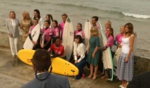 G7: démonstrations de surf au menu des "Premières dames"