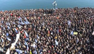 Des milliers de personnes manifestent contre les camps de migrants à Lesbos