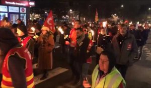 St-Quentin: retraite aux flambeaux contre la réforme