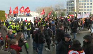Retraites: les opposants de nouveau dans la rue à Lyon