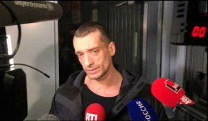 Affaire Griveaux: Piotr Pavlenski "remercie" ses soutiens à la sortie du tribunal