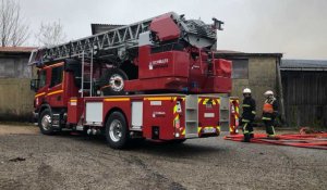 Une échelle neuve utilisée pour lutter contre l'incendie