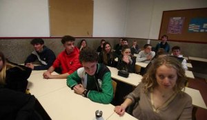 Les municipales avec les élèves de l'Institution Saint-Michel à Solesmes: internet et la fibre en question