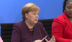 Merkel: "inacceptable" qu'Ankara fasse pression avec les migrants