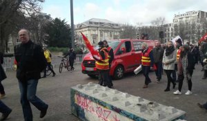Lille: Le rassemblement lillois se transforme en manifestation contre le 49.3
