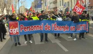 Retraites: manifestation à Marseille contre la réforme des retraites et le recours au 49-3