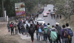 Une caravane de migrants honduriens progresse au Guatemala