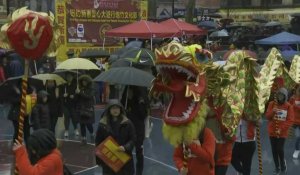 New York fête le nouvel an chinois avec danses et pétards