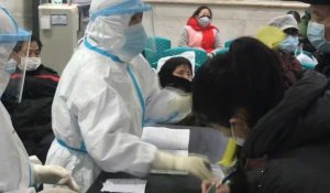Coronavirus: la mort d'un médecin lanceur d'alerte provoque la colère en Chine