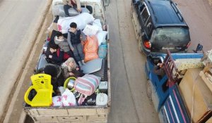 Syrie: raid aérien près d'Idleb, des milliers de civils fuient