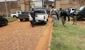 Paraguay: La police devant la prison où 76 détenus se sont évadés