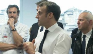 Coronavirus: "On a devant nous une épidémie" qu'il va falloir "affronter au mieux" (Macron)