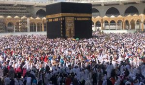 Coronavirus: l'Arabie saoudite suspend l'entrée des pèlerins, réactions de fidèles