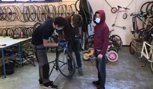 Roubaix : le Busabiclou, un atelier pour apprendre à réparer son vélo