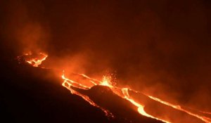 Guatemala: coulée de lave sur les pentes du volcan Pacaya