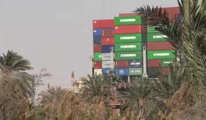 Vue de l'Ever Given remis à flot sur le canal de Suez
