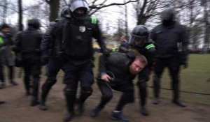 La police arrête des manifestants pro-Navalny à Saint-Pétersbourg