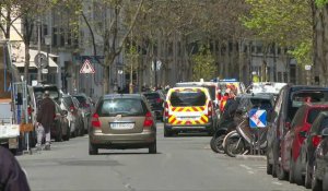 Fusillade à Paris: images devant l'hôpital Henry Dunant
