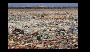 Bolivie : le lac Uru Uru, pollué par l'homme, est devenu une décharge de plastiques !